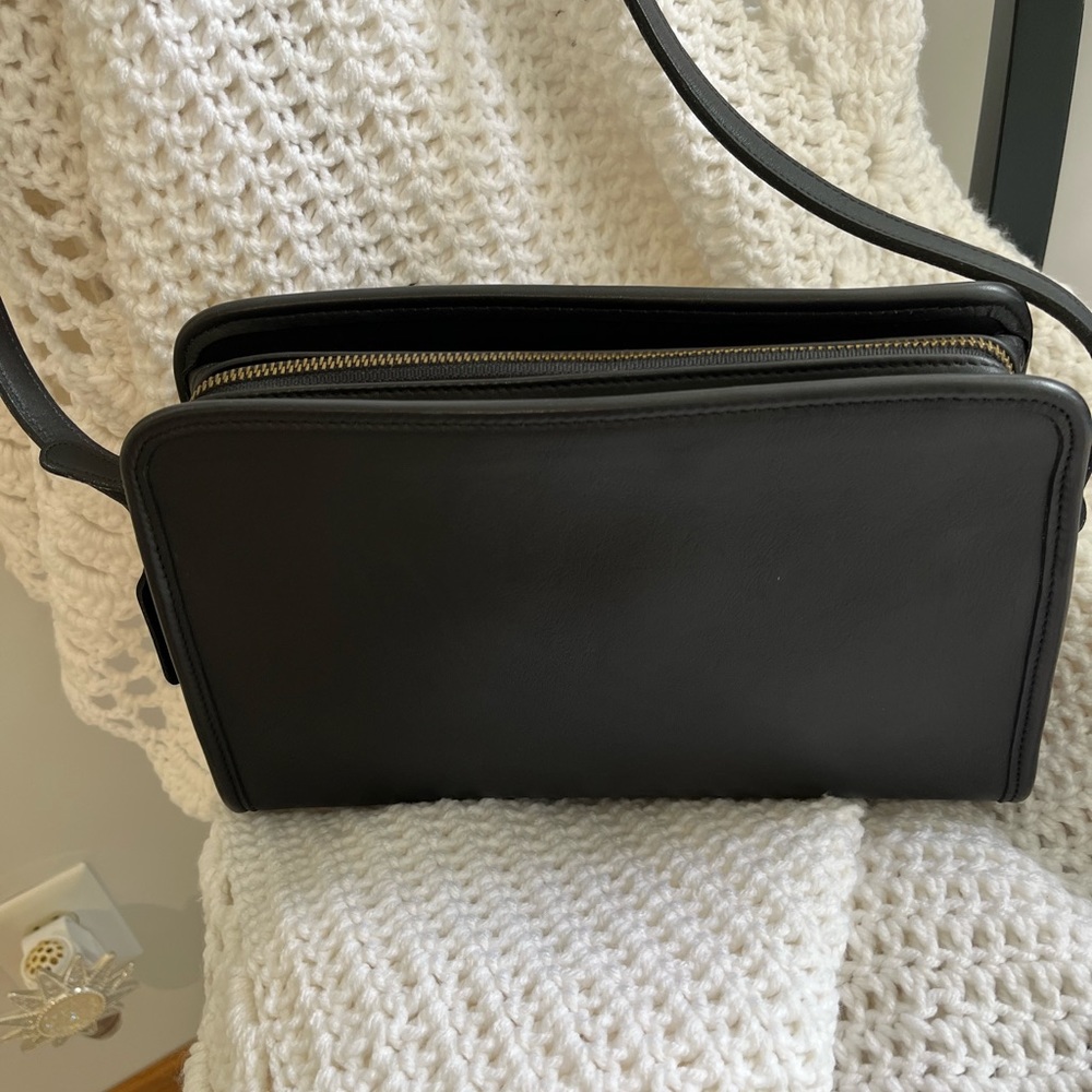 Coach… Vintage black Coach! Super clean❗️ - Picture 2 of 9